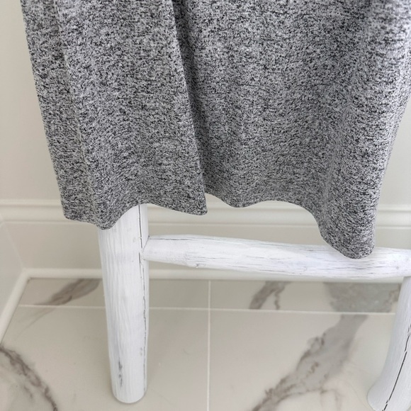 Loft Tiered Flutter Knit Dress Light Limestone Gray Sz Large - Picture 7 of 9